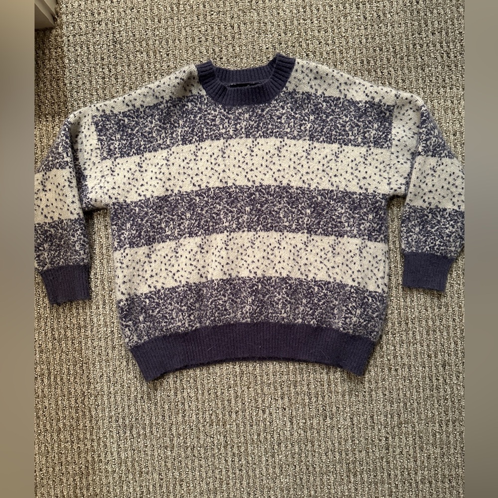 Forever 21 Speckled Periwinkle and Cream Crewneck Sweater